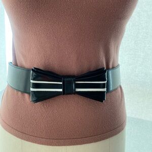 White House/Black Market Wide Stretch Black Bow Belt size medium